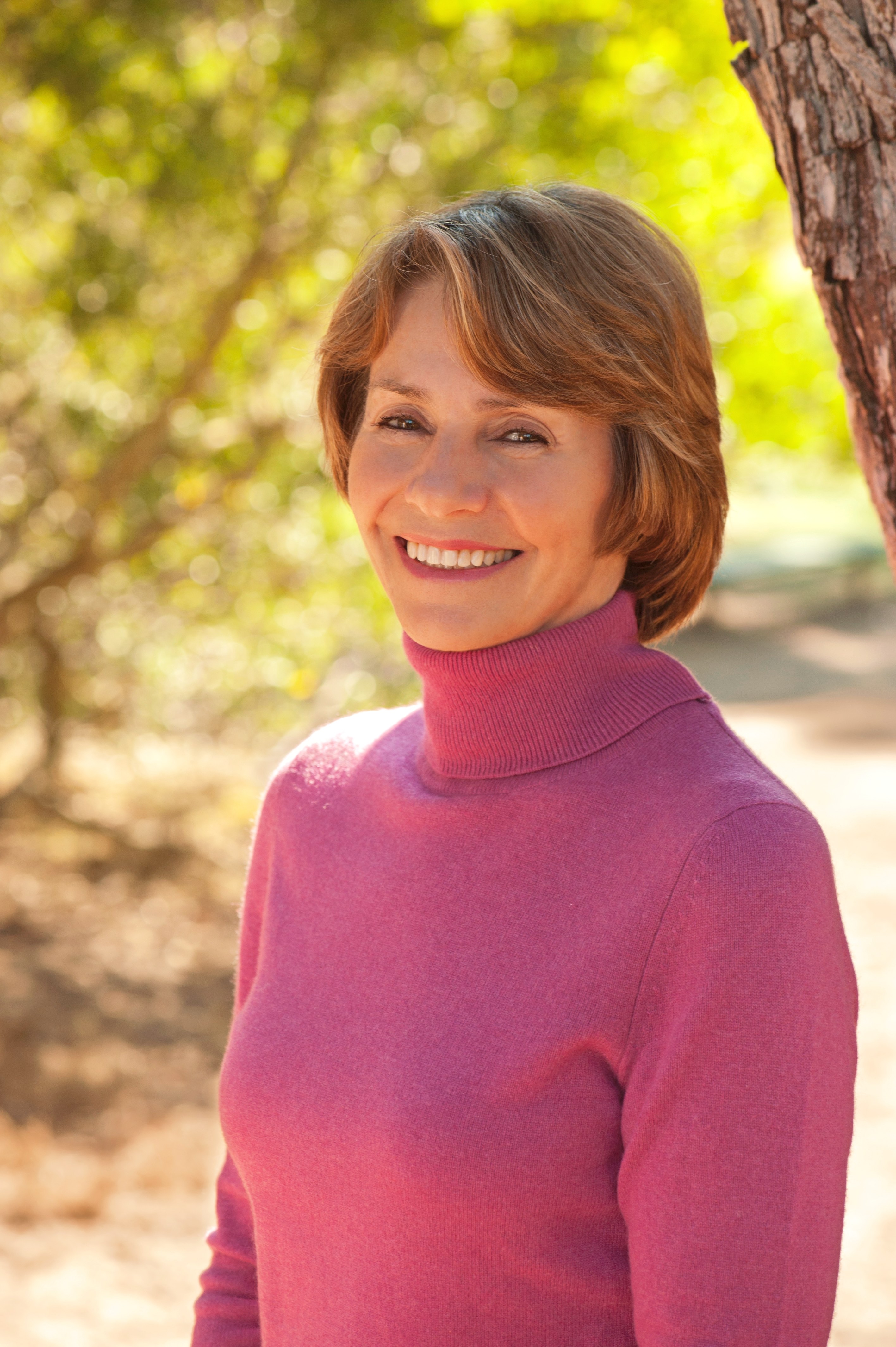 Lynne Headshot Pink small_0