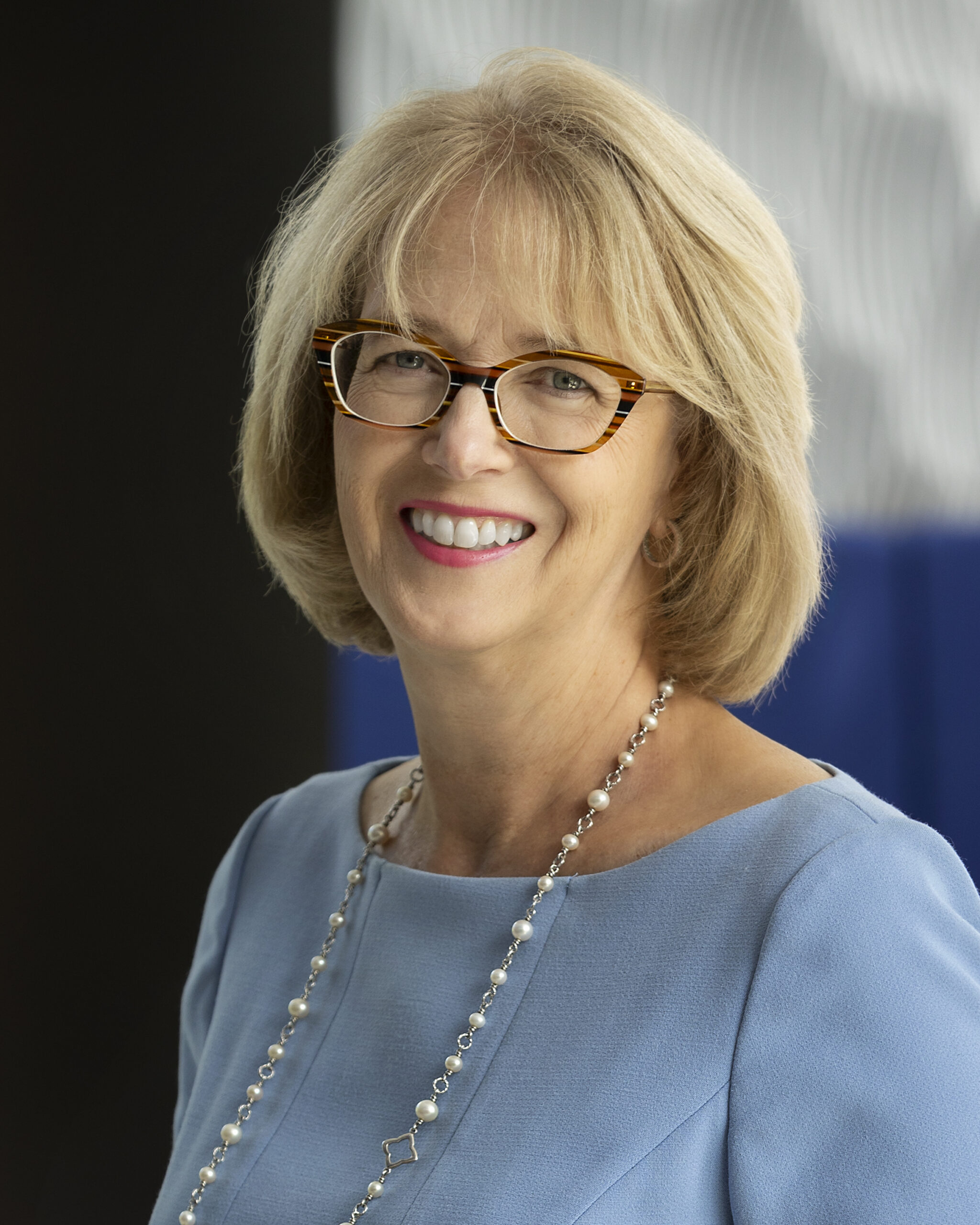 Lisa Grimes, Donna, Paula
Apella RT